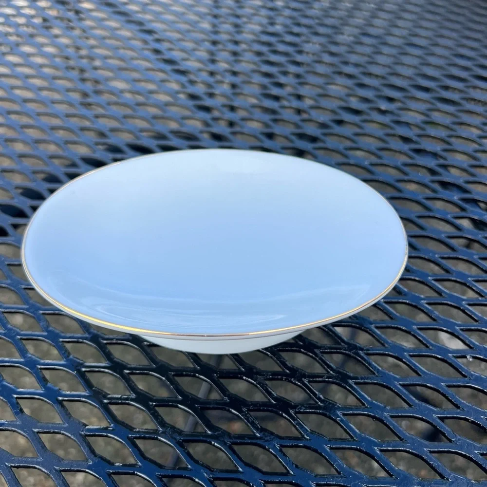 Porcelain soap dish